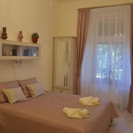 Elegant Apartman Eger Esterno foto