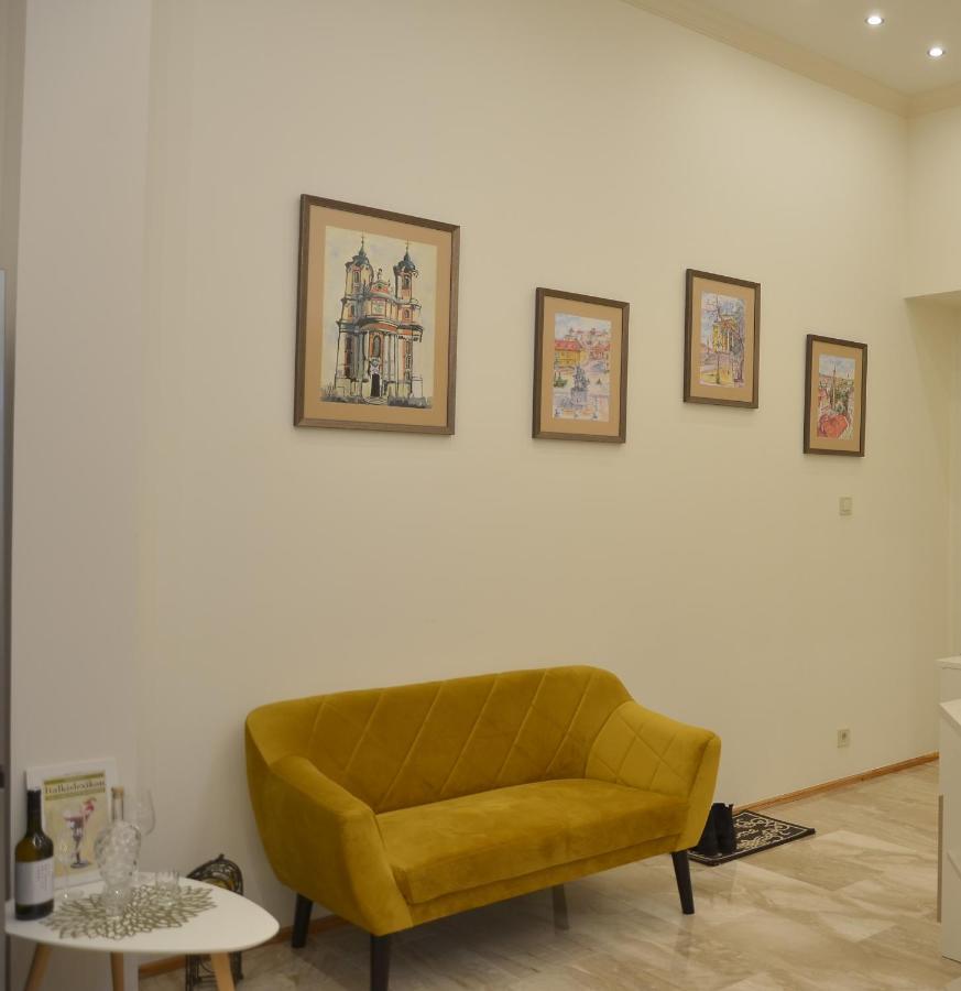Elegant Apartman Eger Esterno foto