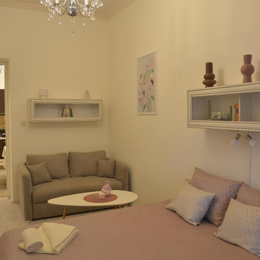 Elegant Apartman Eger Esterno foto